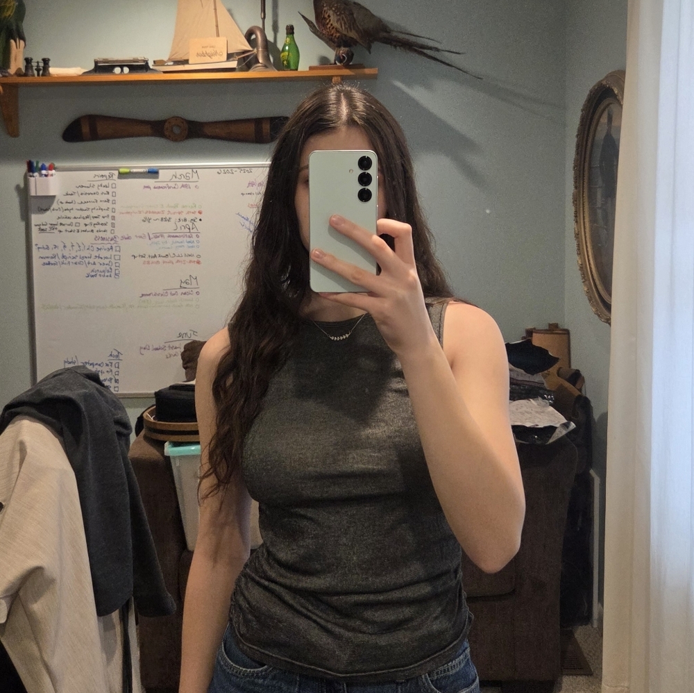Old Navy Gray Fitted Ruched Muscle Tee